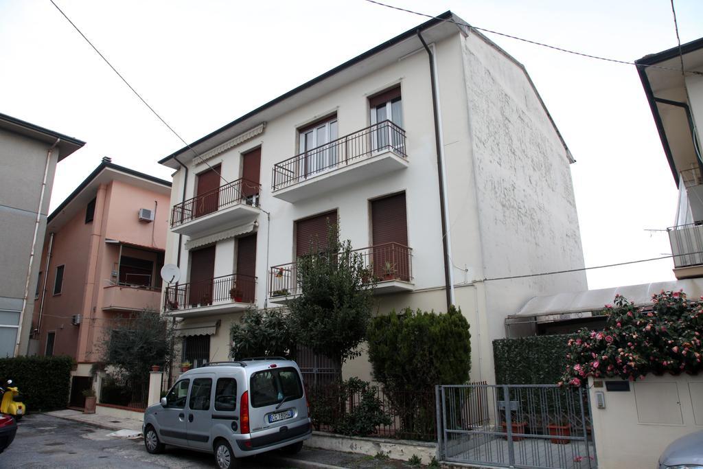 A Casa Di Simone A Viareggio Apartment ภายนอก รูปภาพ