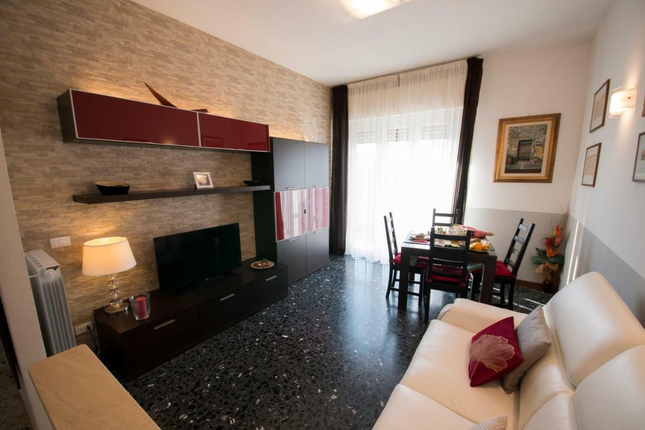 A Casa Di Simone A Viareggio Apartment ภายนอก รูปภาพ